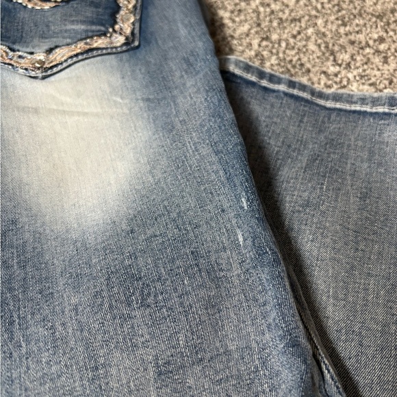 Grace Blue Ankle Cropped Jeans with Distressed Details - Picture 11 of 11